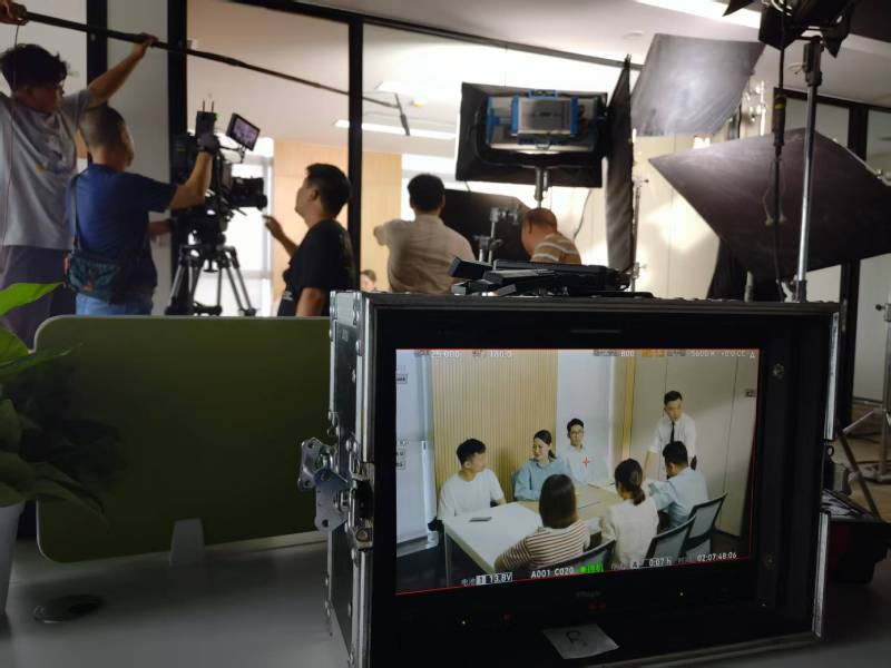 怀来县TVC拍摄公司：科技产品视觉化大师，诠释未来感与功能美学